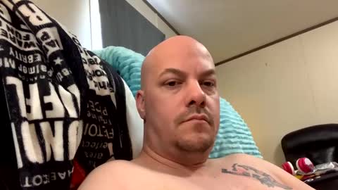 mikeylikesit2222 online show from December 31, 9:28 pm