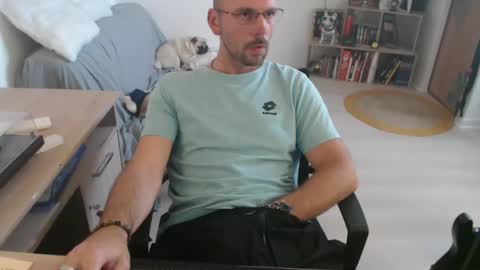 Snapshot of mikmik91 chatting on October 8, 3:07 pm mikmik91 online show from October 8, 3:07 pm