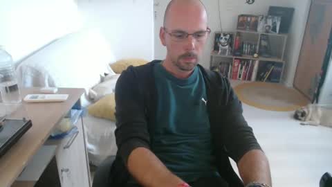 Snapshot of mikmik91 chatting on September 11, 3:46 pm mikmik91 online show from September 11, 3:46 pm