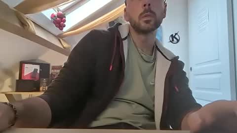 Snapshot of mikmik91 chatting on December 17, 3:06 pm mikmik91 online show from December 17, 3:06 pm