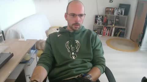 Snapshot of mikmik91 chatting on September 24, 9:49 am mikmik91 online show from September 24, 9:49 am