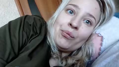 Mila 420 online show from May 6, 7:14 am