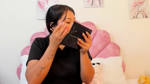 mila_adamss online show from June 10, 10:36 am