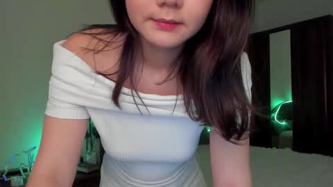 mila_dance_ online show from February 10, 1:25 pm