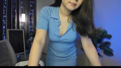 mila_dance_ online show from February 11, 7:39 pm