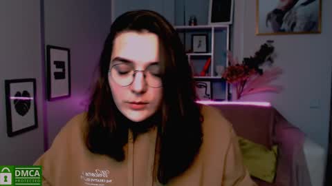 Mila online show from December 10, 9:00 pm