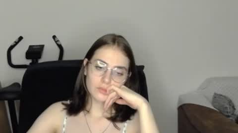 mila_keyy online show from June 24, 10:17 pm