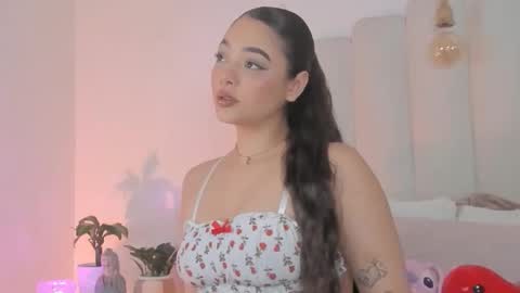 mila_stark333 online show from March 5, 7:06 am