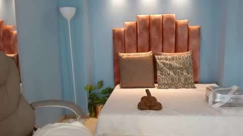 milaa_star online show from April 18, 3:52 am