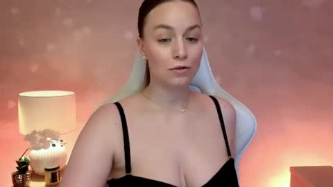 Mila Fleur online show from August 3, 3:07 pm