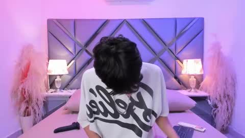 milan_lewiss online show from March 2, 12:23 pm