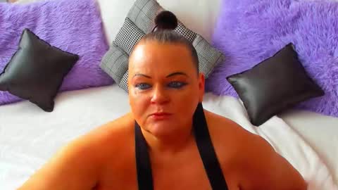 Snapshot of milanabiegert chatting on October 1, 8:13 am Lana online show from October 1, 8:13 am