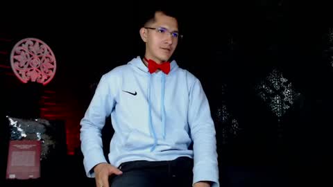 milandavid1 online show from April 24, 5:59 pm