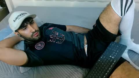 milanzaire online show from December 18, 1:56 am