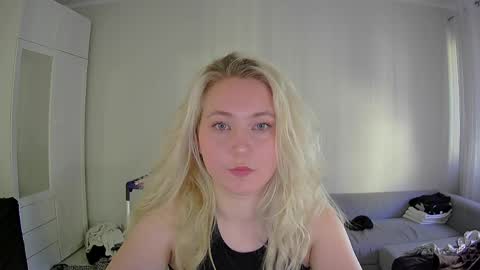 Milena new nonude shy blonde natural online show from April 29, 5:30 pm
