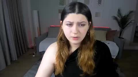milenafiery online show from July 5, 7:32 pm