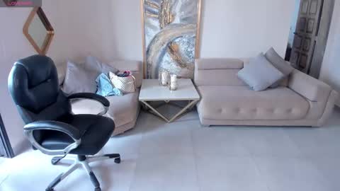 Snapshot of mileycruz_ chatting on October 17, 7:40 pm Miley Cruz IG miley model23 online show from October 17, 7:40 pm