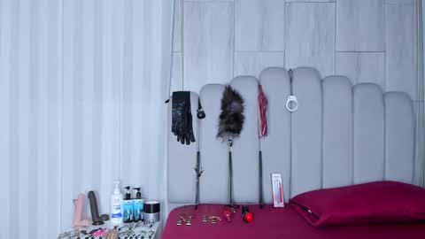 MILEY  online show from December 22, 7:15 am