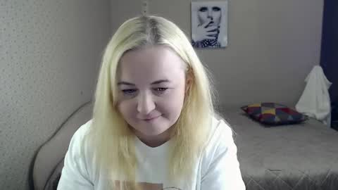 milf_hornyyy online show from May 14, 11:19 am