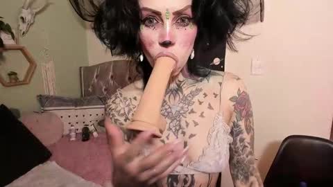 Isabella online show from February 11, 1:59 pm