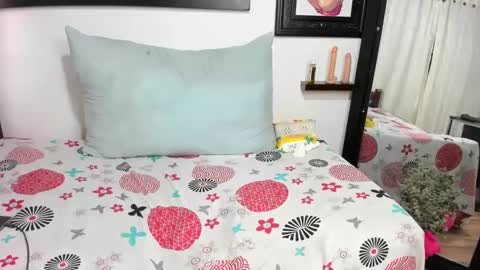 laura online show from February 14, 2:33 pm