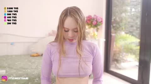 milky_0 online show from April 6, 5:14 pm