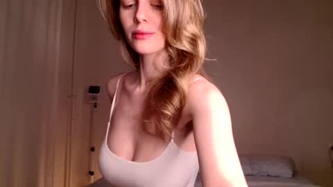 Snapshot of milky__way_ chatting on October 19, 3:49 pm milky__way_ online show from October 19, 3:49 pm