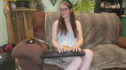 Peach Doll online show from January 3, 10:40 pm