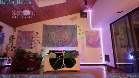 milla_milla online show from December 16, 6:53 am