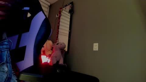 millandiux online show from February 26, 2:04 am