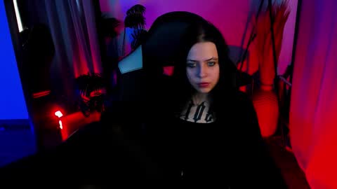 milleycyrus_ online show from March 20, 1:49 pm