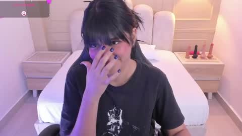 millyevans1 online show from April 22, 3:46 am