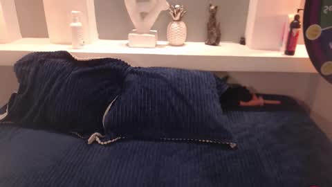 Milu Wallace  online show from October 30, 4:35 am