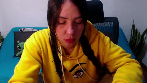 Milu Wallace  online show from March 27, 1:22 am