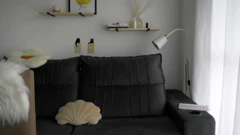 Mimi online show from November 2, 8:20 pm