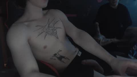 Max online show from November 10, 8:11 pm