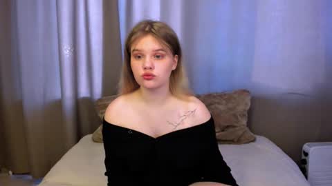 hi Im Mina  online show from March 1, 1:32 am