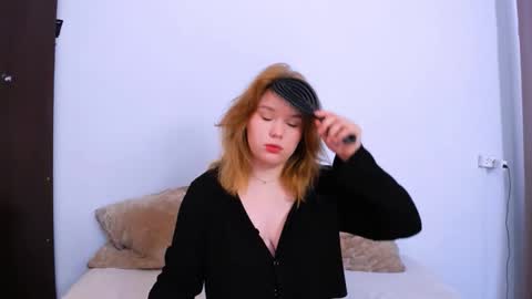 hi Im Mina  online show from September 17, 1:31 am