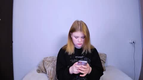 hi Im Mina  online show from September 29, 12:15 pm