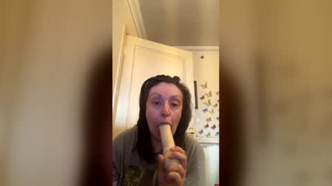 please subscribe to my fansly  please no video or photos must be recorded or re sold online show from April 10, 1:27 pm