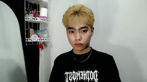 mingkla_man online show from May 9, 2:56 pm