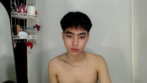 mingkla_man online show from April 12, 10:58 pm