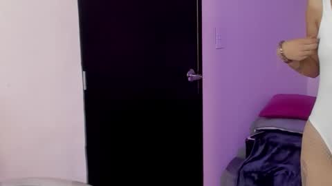 miniadelf online show from February 2, 8:49 pm