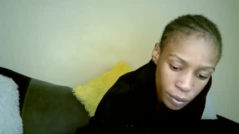 minieme001 online show from March 15, 6:00 pm