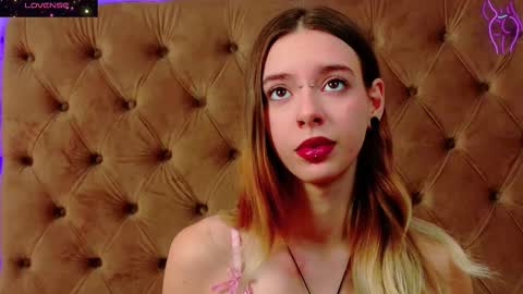 mira_lynxx online show from November 28, 6:10 am