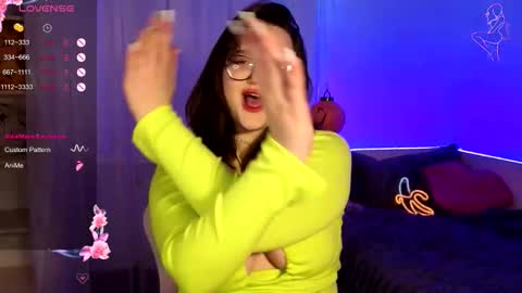 miraluccian online show from December 21, 8:04 pm