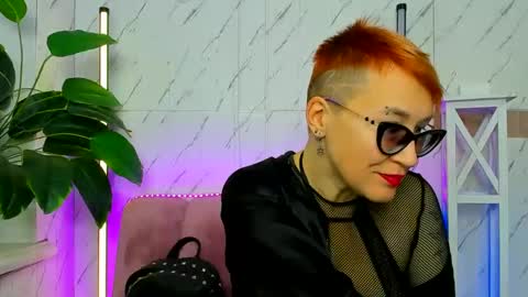 mirandagill online show from December 4, 9:12 am