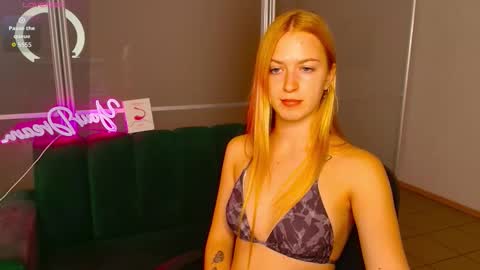 MirandaMayers online show from September 18, 11:47 am