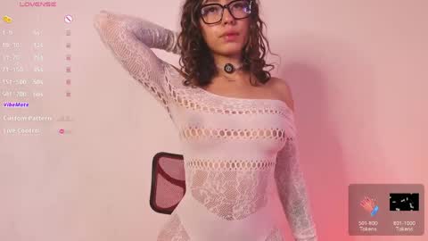 MIRANDA HERNANDEZ online show from May 26, 7:09 pm