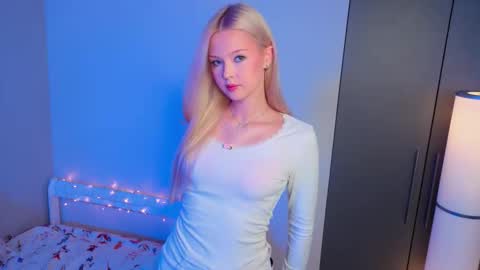 Snapshot of mirianscorgie chatting on October 23, 6:59 am Elsa online show from October 23, 6:59 am